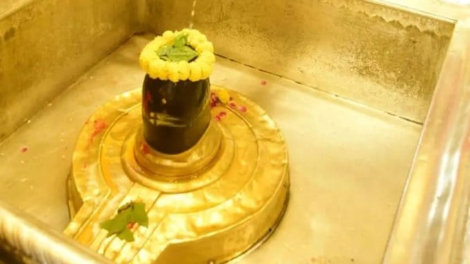 આ સાથે કાશીને વિશ્વનું સૌથી જૂનું શહેર કહેવામાં આવે છે અને એવું પણ માનવામાં આવે છે કે કાશી ભગવાન શંકરના ત્રિશૂળ પર વિરાજે છે. (Photo: Indian Express)