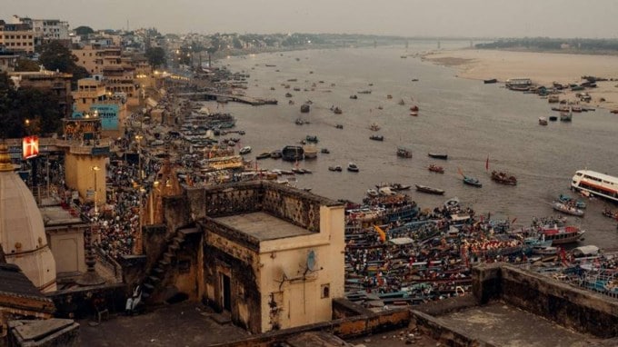 કાશી, બનારસ કે વારાણસી કહો, આ શહેરના ઘણા નામ છે. કાશીને શિવની નગરી કહેવામાં આવે છે. હિન્દુ પૌરાણિક કથાઓ અનુસાર આ શહેરની સ્થાપના ભગવાન શંકરે કરી હતી. (Photo: Pexels)
