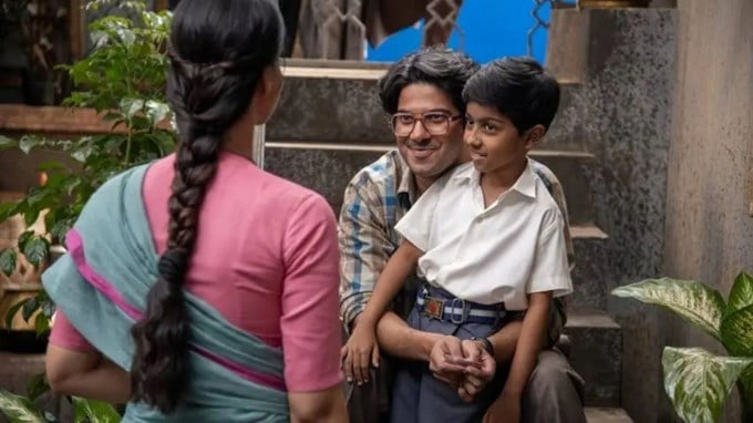 નેટફ્લિક્સે નવો ડેટા જાહેર કર્યો છે જેમાં જણાવાયું છે કે આ અઠવડિયે ભારતની કઈ-કઈ ફિલ્મો ટોપ-10 માં છે. જેમાં માત્ર 3 ફિલ્મો જ વિદેશી છે અને બાકીની ભારતીય ફિલ્મોનો દબદબો છે. આવો તેના પર એક નજર કરીએ: (Photo: Dulquer Salmaan/FB)