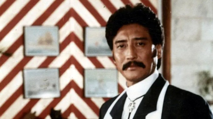 ડેની ડેન્ઝોંગપાની યુક્સોમ બેવરેજીસ દર વર્ષે બિયરની ત્રણ મિલિયન પેટી વેચે છે. તે ભારતમાં ત્રીજી સૌથી મોટી બીયર બ્રાન્ડ હોવાનું કહેવાય છે. તેની દેખરેખ ડેની ડેન્ઝોંગપા અને તેના પરિવાર દ્વારા કરવામાં આવે છે. (Photo: Indian Express)