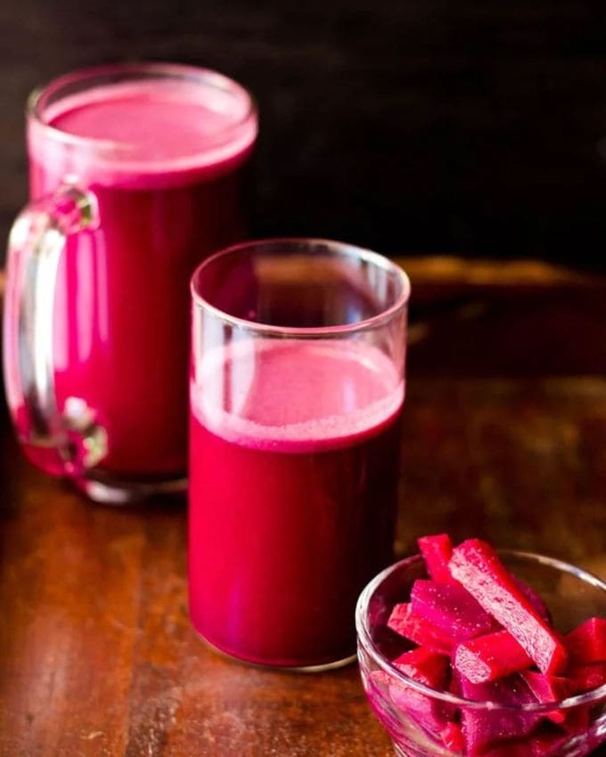 <strong>કાંજી </strong>: કાંજી એ આથો યુક્ત પીણું છે, જે ભારતીયમાં ઉભવ્યું છે, જે હોળીના તહેવાર માટે ભારતમાં બનાવવામાં આવે છે. કાંજી પાણી, ગાજર, બીટરૂટ, સરસવના દાણા અને હીંગથી બનાવવામાં આવે છે.