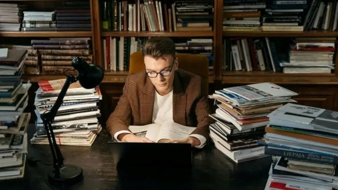 <strong>Manifest</strong><br>આ અંગ્રેજી શબ્દ પણ આ વર્ષે ટ્રેન્ડમાં રહ્યો છે. હિન્દીમાં તેનો અર્થ મેનિફેસ્ટ અથવા મેનિફેસ્ટો છે. (Photos: Pexels)