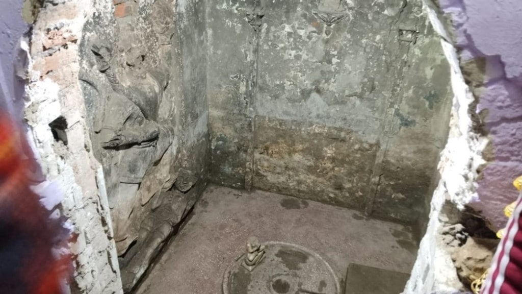 ઉત્તર પ્રદેશમાં હવે મુરાદાબાદમાં મુસ્લિમ વિસ્તારમાં મળ્યું 44 વર્ષ જૂનું મંદિર, ગર્ભગૃહમાં મળી ખંડિત મૂર્તિઓ ઉત્તર પ્રદેશમાં હવે મુરાદાબાદમાં મુસ્લિમ વિસ્તારમાં મળ્યું 44 વર્ષ જૂનું મંદિર, ગર્ભગૃહમાં મળી ખંડિત મૂર્તિઓ