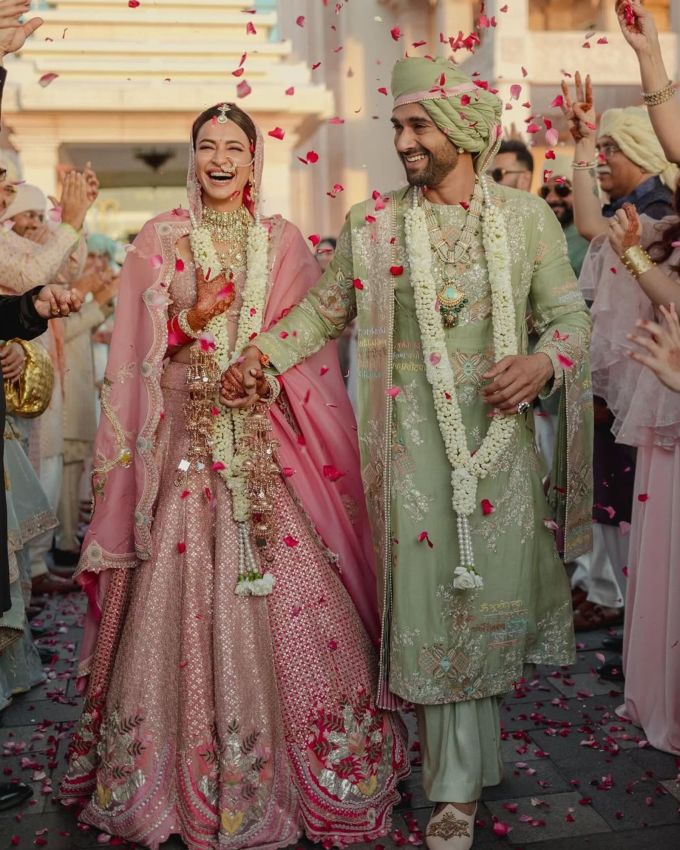 અભિનેતા પુલકિત સમ્રાટ અને કૃતિ ખરબંદાએ માર્ચમાં લગ્ન કર્યા હતા. બંનેએ દિલ્હીમાં લગ્ન કર્યા હતા. લગભગ પાંચ વર્ષ સુધી એકબીજાને ડેટ કર્યા બાદ બંનેએ લગ્ન કરી લીધા હતા.