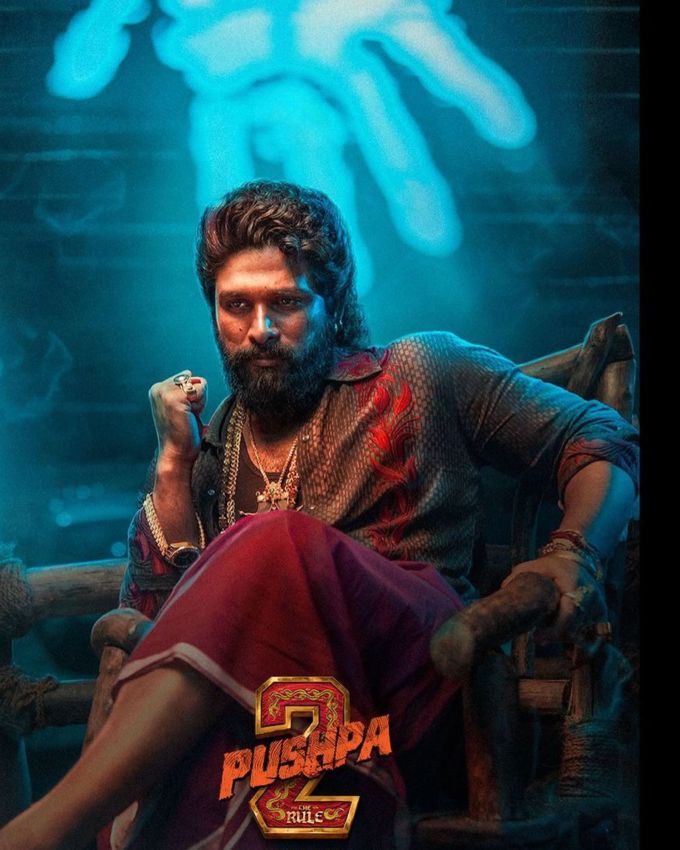 અલ્લુ અર્જુન (Allu Arjun) ની ફિલ્મ 'પુષ્પાઃ ધ રાઇઝ' (Pushpa : The Rise) ની સિક્વલ 'પુષ્પા 2 ધ રૂલ' ગઈકાલે એટલે કે 5મી ડિસેમ્બરે થિયેટરમાં રિલીઝ થઇ હતી. સુકુમાર દ્વારા દિગ્દર્શિત આ ફિલ્મમાં રશ્મિકા મંદના અને ફહદ ફાસીલે પણ તેમની ભૂમિકાઓ ફરી ભજવી છે. ત્યારે ઓપનિંગ ડે સ્પષ્ટ કરે છે કે પુષ્પાને શા માટે આગ લાગી છે. આ ફિલ્મે પહેલા જ દિવસે ગુરુવારે એસએસ રાજામૌલીની ઓસ્કાર વિજેતા ફિલ્મ 'RRR'ને પછાડીને બોક્સ ઓફિસ પર કમાણીનો નવો રેકોર્ડ બનાવ્યો છે.