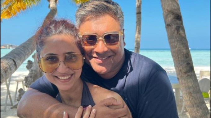 રામ કપૂરના વર્ક ફ્રન્ટની વાત કરીએ તો તેમણે નાના પડદાની સાથે સાથે મોટા પડદા ઉપર પણ ઘણું કામ કર્યું છે. તે 'સ્ટુડન્ટ ઑફ ધ યર', 'હમશકલ', 'કાર્તિક કૉલિંગ કાર્તિક' સહિત ઘણી ફિલ્મોમાં જોવા મળ્યા હતા. (Photo Credit: Ram Kapoor/Insta)