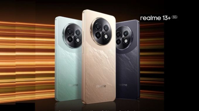 <strong>Realme 13+ 5G : રિયલમી 13 પ્લસ 5જી</strong><br>રિયલમી 13 પ્લસ 5જ સ્માર્ટફોન ઓગસ્ટમાં લોન્ચ થયો હતો. આ સ્માર્ટફોનમાં 12 જીબી સુધી રેમ અને 256 જીબી સુધી સ્ટોરેજ આવે છે. સ્માર્ટફોન 22999 રૂપિયાની આરંભિક કિમતે લોન્ચ કરવામાં આવ્યો હતો. સ્માર્ટફોનમાં 50 એમપીનો મેઇન કેમેરા, 5000mAh બેટરી અને 80W ચાર્જિંગ સપોર્ટ આવે છે. ફોન 16 MPના ફ્રન્ટ કેમેરા સાથે સજ્જ છે. (Photo: @realmeIndia)