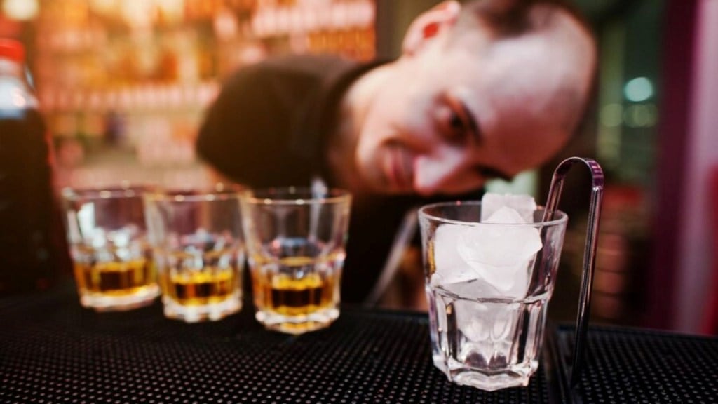 લો બોલો! સુરતથી બેંગકોકની પ્રથમ ફ્લાઈટમાં જ મુસાફરો બધો દારુ ઢીંચી ગયા, બાયટીંગનો સ્ટોક પણ ખલાસ લો બોલો! સુરતથી બેંગકોકની પ્રથમ ફ્લાઈટમાં જ મુસાફરો બધો દારુ ઢીંચી ગયા, બાયટીંગનો સ્ટોક પણ ખલાસ