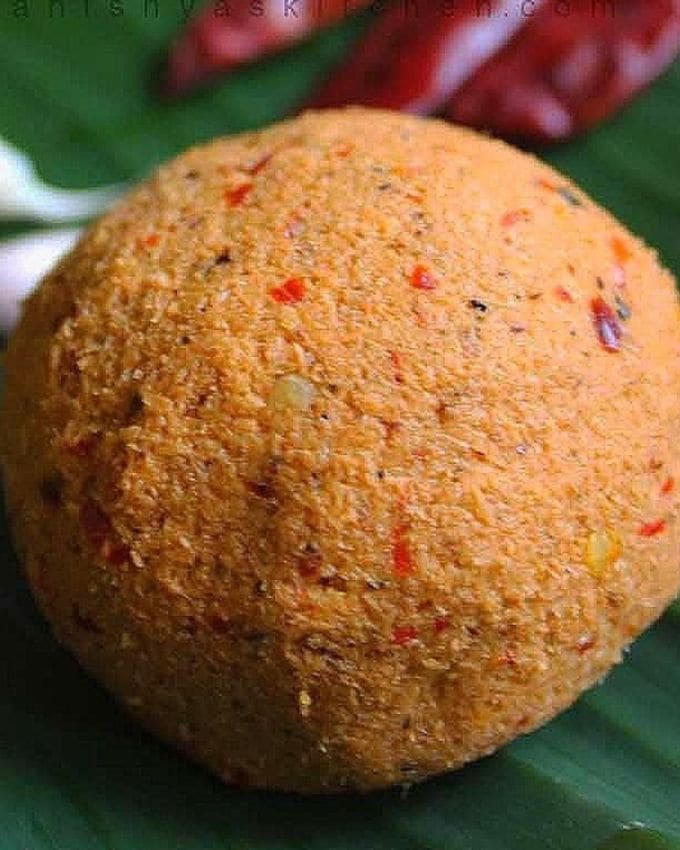 <strong>ચમંથી : </strong>ચમંથી કેરળની ચટણી છે, આ પોડી બનાવવા માટે છીણેલા નારિયેળ અને મસાલાને એક તપેલીમાં શેકવામાં આવે છે જેથી મિશ્રણમાંથી ભેજ નીકળી જાય. પછી મિશ્રણને ઉપયોગમાં લેવા માટે સંગ્રહિત કરવામાં આવે છે. ચમંથી શબ્દનો અર્થ થાય છે ચટણી અથવા ચટણી, અને પોડી શબ્દનો અર્થ પાવડર થાય છે.