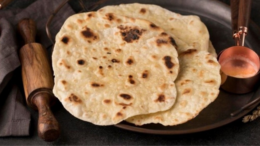 રોટલી કડક કેમ થઇ જાય છે? જાણો રોટલીને વધારે સમય સુધી નરમ કેવી રીતે રાખવી