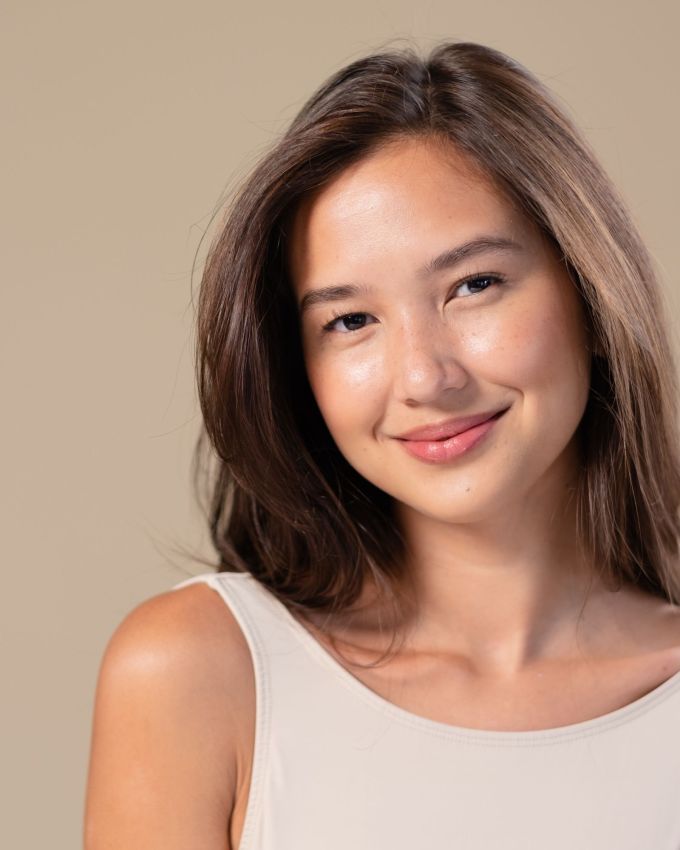 <strong>કોફી સાથે સ્ક્રબ કરો </strong>: જો તમે તમારા ચહેરાને સ્ક્રબ કરવા માંગો છો, તો તમે તેના માટે કોફી પાવડરનો પણ ઉપયોગ કરી શકો છો. કોફી પાવડરનો સ્ક્રબ તરીકે ઉપયોગ કરવા માટે તમારે એક ચમચી કોફી પાવડરમાં એક ચમચી બ્રાઉન સુગર અને મધ મિક્સ કરવું પડશે. આ પછી તમારે આ પેસ્ટને આખા ચહેરા પર હળવા હાથે લગાવીને મસાજ કરવાની છે.