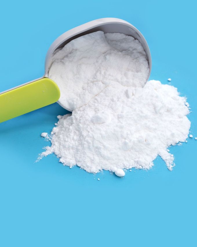 <strong>ખાવાનો સોડા</strong> : એક ટેબલસ્પૂન બેકિંગ સોડાને એક ટેબલસ્પૂન પાણીમાં મિક્સ કરીને સારી રીતે મિક્સ કરો. તેને તે જગ્યાઓ પર લગાવી શકાય છે જ્યાં પરસેવાની ગંધ આવે છે અને હળવા હાથે માલિશ કરી શકાય છે. પછી તેને હુંફાળા પાણીથી ધોઈ લો. શુષ્ક ટુવાલ સાથે પ્રારંભ કરો. તેનો ઉપયોગ અઠવાડિયામાં એક કે બે વાર કરી શકાય છે.