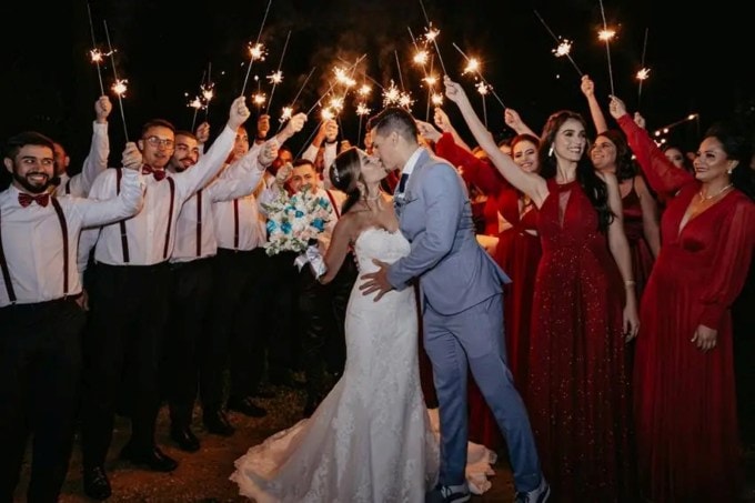 આપણા ત્યાં લગ્ન પછી નવવિવાહીત કપલ હનીમૂન પર જાય છે અને આ દરમિયાન ફક્ત પરિણીત યુગલો જ હોય ​​છે. પરંતુ એક એવો દેશ છે જ્યાં દીકરીની સુહાગરાતે રાત્રે પરિણીત યુગલ સાથે દુલ્હનની માતા પણ સૂવે છે. (Photo: Pexels)