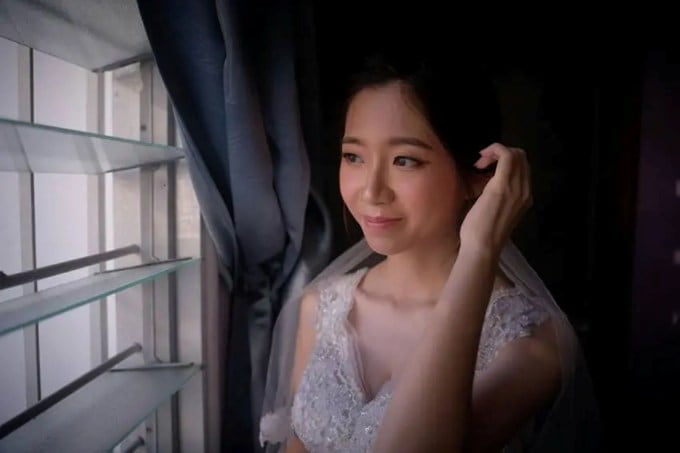 ખરેખરમાં આફ્રિકામાં કેટલાક આદિવાસી વિસ્તારો છે જ્યાં આ વિચિત્ર પ્રથાને અનુસરવામાં આવે છે. અહીં છોકરીની માતા પણ લગ્નની રાત્રે પરિણીત કપલ સાથે સૂવે છે. (Photo: Pexels)