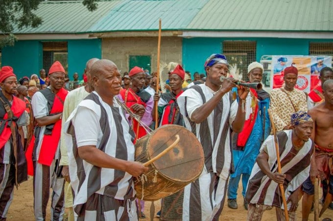 લગ્નની રાત્રે છોકરીની માતા તેના અનુભવના આધારે તેની પુત્રી અને જમાઈને ટિપ્સ આપે છે અને જીવન કેવી રીતે જીવવું તે જણાવે છે. (Photo: Pexels)
