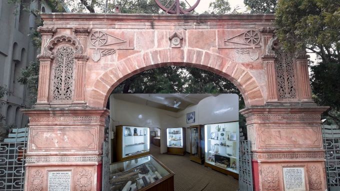 <strong>દાંડી કુટીર મ્યુઝિયમ/ Dandi Kutir Museum</strong><br>દાંડી કુટીર મ્યુઝિયમ અમદાવાદ નજીક ગાંધીનગરમાં આવેલું છે. દાંડી કુટીર એ ભારતનું સૌથી મોટું અને એક માત્ર મ્યુઝિયમ છે જ્યાં મુલાકાતીઓ મહાત્મા ગાંધીના જીવન અને ઉપદેશો વિશે ઓડિયો વિઝ્યુઅલની મદદથી સુંદર રજૂઆત જોઇ શકે છે. જાન્યુઆરી 2015માં દાંડી કુટીર મ્યુઝિયમ ખુલ્લું મૂકવામાં આવ્યું છે. આ મ્યુઝિયમમાં ઓડિયો-વિડિયો, 3ડી વિઝ્યુઅલ્સ, 360 ડિગ્રી શોના સંયોજન સાથે અત્યાધુનિક ટેકનોલોજી સાથે ડિઝાઇન કરવામાં આવ્યા છે અને ડિસ્પ્લે પર ગાંધીજીના જ્ઞાન ઉપદેશ પ્રદર્શિત કરવામાં આવે છે. (Photo: Gujarat tourism)