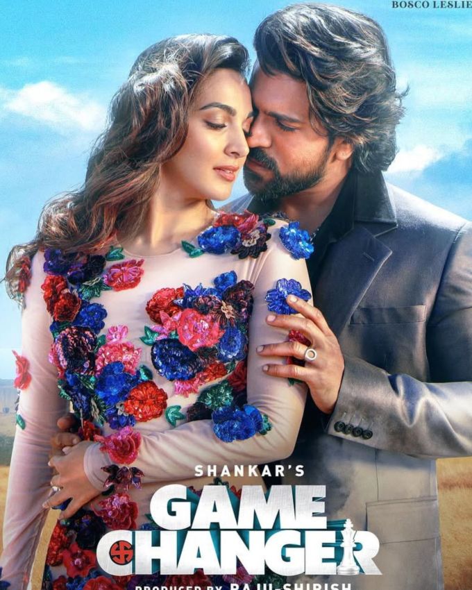 બહુપ્રતિક્ષિત રાજકીય ડ્રામા ગેમ ચેન્જર થિયેટરોમાં રિલીઝ થશે અને આ ફિલ્મ રામ ચરણની અત્યાર સુધીની શ્રેષ્ઠ ફિલ્મ હોવાની અપેક્ષા છે. આ ફિલ્મને લઈને ચાહકોમાં ઉત્તેજના એટલા માટે પણ છે કારણ કે રામ ચરણ તેના જોરદાર અભિનય માટે જાણીતા છે, અને તે આ ફિલ્મમાં ડબલ રોલમાં જોવા મળશે. આ ફિલ્મનું નિર્દેશન શંકરે કર્યું છે.
