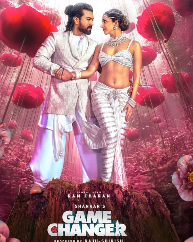 નિર્માતાઓએ જાહેરાત કરી છે કે થિયેટરનું ટ્રેલર આજે સાંજે 05:04 PM પર એક વિશેષ લોન્ચ ઇવેન્ટ દરમિયાન રિલીઝ કરવામાં આવશે, જેમાં મુખ્ય અતિથિ તરીકે એસએસ રાજામૌલી હાજર રહેશે. મીડિયા રિપોર્ટ્સ અનુસાર ટ્રેલર 2 મિનિટ અને 43 સેકન્ડનું હશે, જે શક્તિશાળી ક્ષણો અને પ્રભાવશાળી ડાયલોગથી ભરેલું હશે. રામ ચરણના ચાહકો તેને જોવા માટે આતુરતાથી રાહ જોઈ રહ્યા છે.