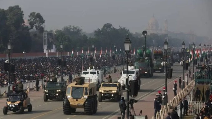 આ સાથે આ સમય દરમિયાન સેટેલાઇટ આધારિત સર્વેલન્સ સિસ્ટમ, હળવા વજનના ટોર્પિડો, સ્વદેશી સુરક્ષિત સેટેલાઇટ અને એસોલ્ટ રાઇફલ્સ પણ જોવા મળશે.(Indian Express Photo Tashi Tobgyal)