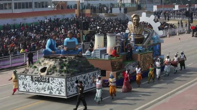 મુખ્ય આકર્ષણોમાં સ્ટેચ્યુ ઓફ યુનિટી અને ગુજરાતની ઔદ્યોગિક પ્રગતિ, ઉત્તર પ્રદેશનો મહાકુંભનો સમાવેશ થાય છે. (Indian Express Photo Tashi Tobgyal)