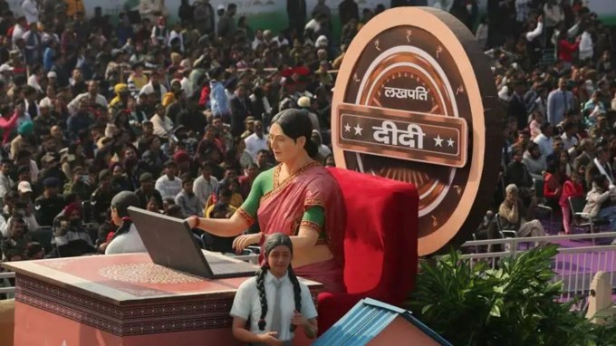 આ સાથે ગ્રામીણ વિકાસ મંત્રાલયના 'લક્ષ્મી દીદી' જેવા ટેબ્લો પણ સામેલ છે. (Indian Express Photo Tashi Tobgyal)