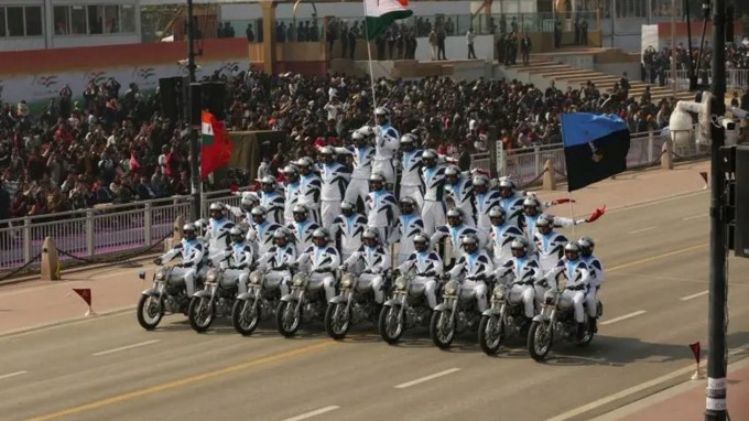 પ્રજાસત્તાક દિવસની પરેડમાં ભારતની વિવિધતામાં એકતા જીવંત થશે. આ સમયગાળા દરમિયાન 31 સુંદર રીતે તૈયાર કરાયેલા ટેબ્લો કર્તવ્ય પથની શોભા વધારશે. (Indian Express Photo Tashi Tobgyal)