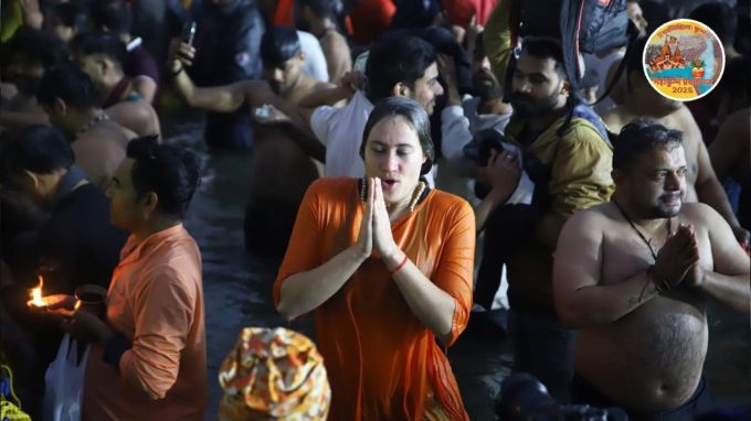 <strong>કલ્પવાસ કેટલા વર્ષ સુધી કરવાનું હોય છે?</strong><br>કલ્પવાસ બહુ કઠિન હોય છે. એકવાર કલ્પવાસ શરૂ થઈ જાય પછી તેને 12 વર્ષ સુધી ચાલુ રાખવાનું હોય છે. (Photo: @MahaKumbh_2025)