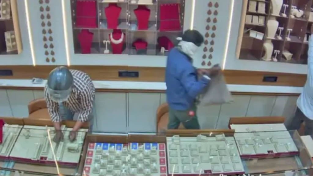 અમદાવાદના બોપલ વિસ્તારમાં જ્વેલર્સની દુકાનમાં બંદૂકની અણીએ લૂંટ