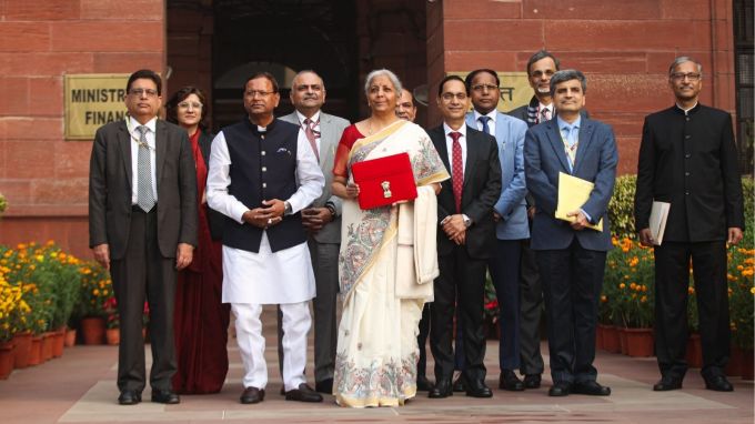 કરદાતાઓ માટે બજેટ 2025માં રાહત | નાણામંત્રી નિર્મલા સીતારમણે બજેટ 2025-26માં કરદાતાઓને મોટી રાહત આપી છે. નિર્મલા સીતારમણે જાહેરાત કરી છે કે 12 લાખ રૂપિયા સુધીની કમાણી કરનારા પર કોઈ ટેક્સ નહીં લાગે.(Express photo)