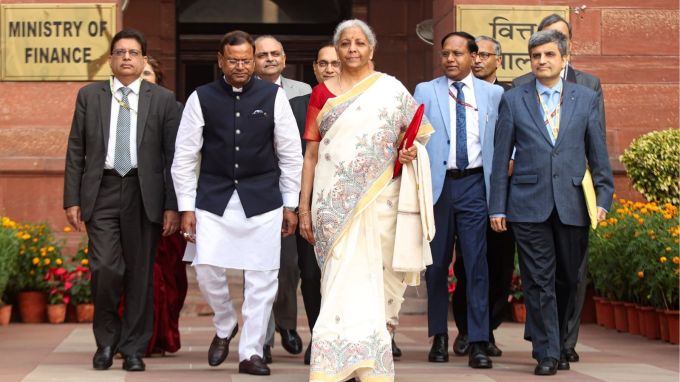 ખેડૂતો માટે બજેટ 2025માં ધનધન્ય કૃષિ યોજનાની જાહેરાત | નાણામંત્રી નિર્મલા સીતારમણે શનિવારે 'પ્રધાનમંત્રી ધન ધન્ય કૃષિ યોજના'ની જાહેરાત કરી. આ હેઠળ ઓછી ઉપજ, આધુનિક પાકની તીવ્રતા અને સરેરાશથી ઓછા ધિરાણના ધોરણો ધરાવતા 100 જિલ્લાઓને આવરી લેવામાં આવશે. આ યોજનાનો લાભ 1.7 કરોડ ખેડૂતોને મળશે.(Express photo)