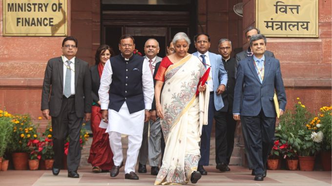 બજેટ 2025માં આવકવેરા બિલ રજૂ કરવાની જાહેરાત | નાણા પ્રધાન નિર્મલા સીતારમણે શનિવારે જણાવ્યું હતું કે સરકાર આવતા અઠવાડિયે એક નવું આવકવેરા બિલ રજૂ કરશે, જે "પહેલા વિશ્વાસ કરો, પછી તપાસ કરો" ના ખ્યાલને આગળ ધપાવશે. (Express photo)