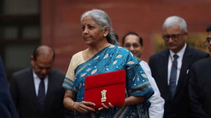 નાણામંત્રી સીતારમણનું આ સળંગ આઠમું બજેટ છે. અગાઉ મોરારજી દેસાઈએ સતત 6 બજેટ રજૂ કર્યા હતા. (તસવીર: Indian Express)