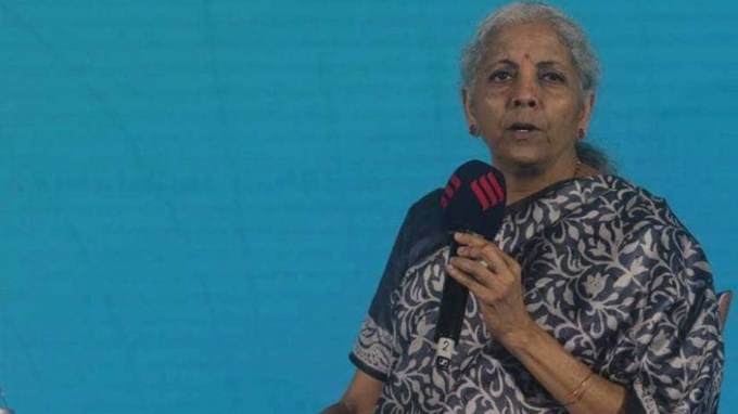 સૌથી લાંબા બજેટ ભાષણનો રેકોર્ડ નિર્મલા સીતારમણના નામે છે. સીતારમણનું કેન્દ્રીય બજેટ 2020-21 ભાષણ ભારતીય ઈતિહાસનું સૌથી લાંબુ બજેટ ભાષણ બની ગયું છે. (તસવીર: Indian Express)