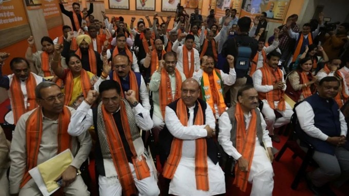 દેશની રાજધાની દિલ્હીમાં સત્તા કોણ સંભાળશે તે નક્કી થઈ ગયું છે. ભારતીય જનતા પાર્ટીએ દિલ્હીની સત્તા રેખા ગુપ્તાને સોંપી દીધી છે. (Express Photo by Gajendra Yadav)