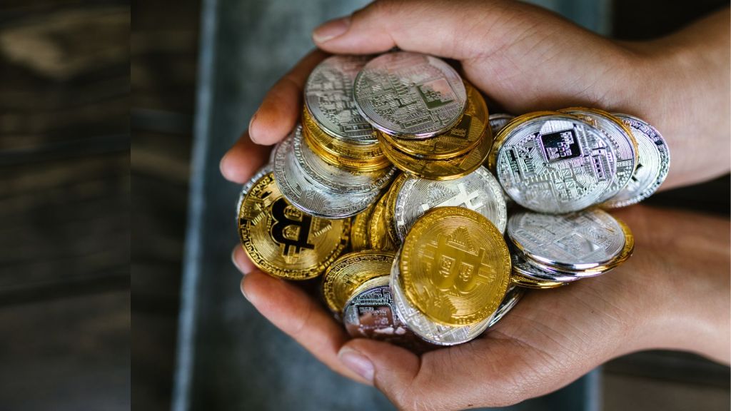 Gold Record High: સોનું ઇતિહાસમાં પ્રથમવાર 87000 પાર, ચાંદીમાં 1500નો ઉછાળો, જાણો ભાવ વધવાના કારણ