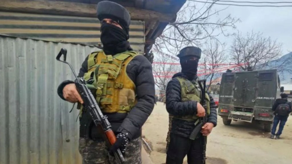 કાશ્મીરમાં 500 થી વધુ શંકાસ્પદોની અટકાયત, આતંકવાદીઓને સંદેશ; પોલીસે નિવૃત્ત સૈનિકના હત્યારાઓની શોધ તેજ કરી