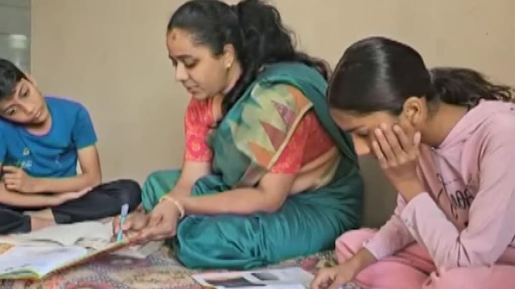 Success Story: બે બાળકોની માતાએ આવી રીતે PSC માં મેળવી સફળતા, પ્રથમ ટ્રાયમાં જ બની ગઈ આસિસ્ટન્ટ પ્રોફેસર Success Story: બે બાળકોની માતાએ આવી રીતે PSC માં મેળવી સફળતા, પ્રથમ ટ્રાયમાં જ બની ગઈ આસિસ્ટન્ટ પ્રોફેસર