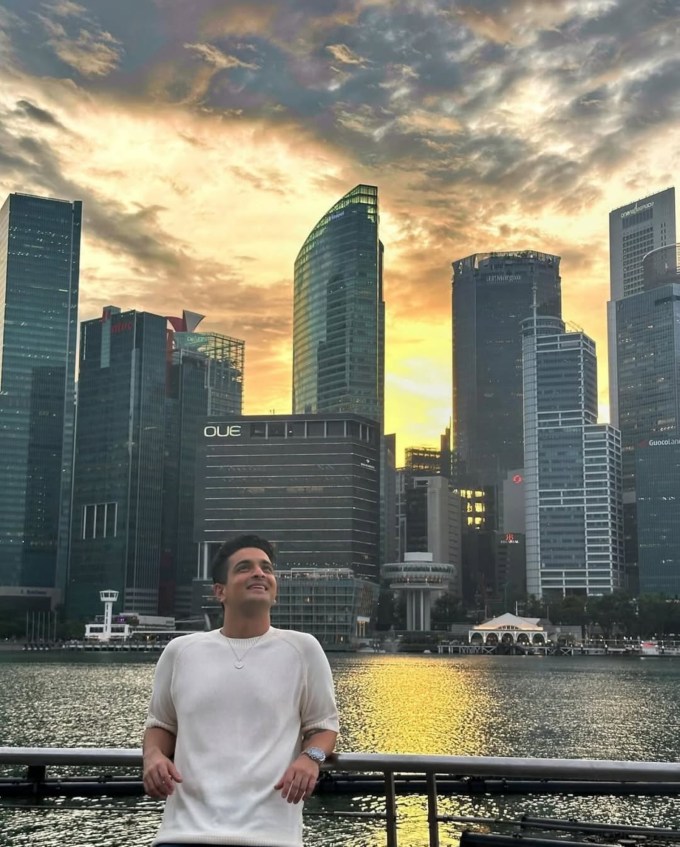 રણવીર બ્રાન્ડ એન્ડોર્સમેન્ટ, રોયલ્ટી અને લાઈવ પ્રમોશન દ્વારા પણ ઘણી કમાણી કરે છે. (તસવીર :ranveerallahbadia/Insta)