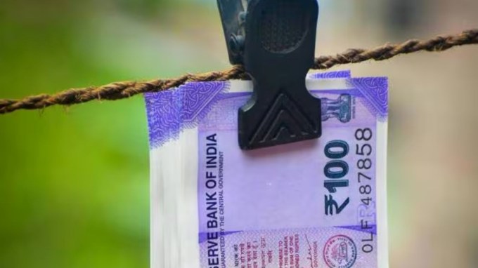 ત્યાં જ સ્વતંત્ર ભારતના ઇતિહાસમાં સૌથી ટૂંકું બજેટ ભાષણ 1977 માં હિરુભાઈ એમ પટેલ દ્વારા આપવામાં આવ્યું હતું. તેમણે માત્ર 800 શબ્દોનું વચગાળાનું બજેટ ભાષણ આપ્યું હતું. (તસવીર: Pixel)