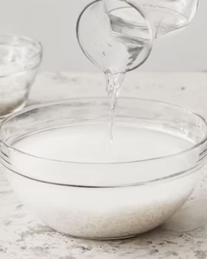 ચોખાના પાણી (Rice water) માં ઘણા પોષક ફાયદા છે.તેમાં પ્રોટીન અને કાર્બોહાઇડ્રેટ્સનો સમાવેશ થશે. આ માત્ર સ્વાસ્થ્ય માટે જ નહીં પણ સ્કિનની સંભાળ માટે પણ અસરકારક છે.