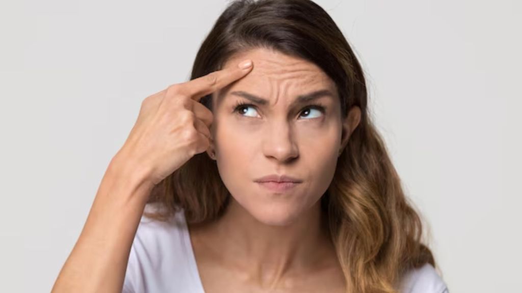 કરચલીઓ મુક્ત સ્કિન માટે સીરમ ઘરે બનાવો, નોંધી લો ટિપ્સ કરચલીઓ મુક્ત સ્કિન માટે સીરમ ઘરે બનાવો, નોંધી લો ટિપ્સ