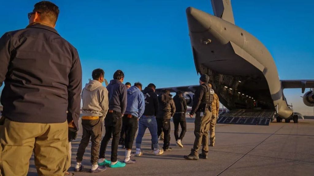 US Deports Indian : 15 વર્ષમાં અમેરિકાથી 15000થી વધુ ભારતીયો ડિપોર્ટ, ગુજરાતીઓનો આંકડો જાણી ચોંકી જશો US Deports Indian : 15 વર્ષમાં અમેરિકાથી 15000થી વધુ ભારતીયો ડિપોર્ટ, ગુજરાતીઓનો આંકડો જાણી ચોંકી જશો