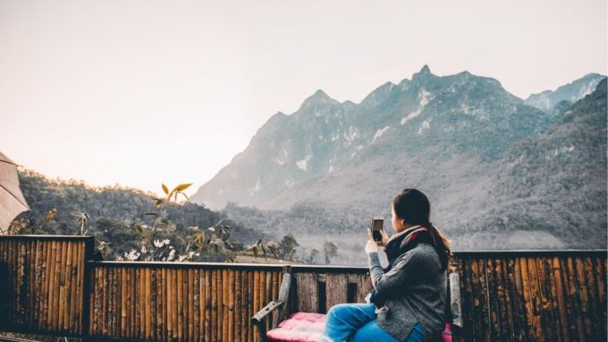 Darjeeling travels tips, દાર્જિલિંગ : ફેબ્રુઆરી મહિનામાં ફરવા માટે દાર્જિલિંગ શ્રેષ્ઠ સ્થળ છે. તે પશ્ચિમ બંગાળમાં સ્થિત છે, જે ચાના બગીચાઓથી ઘેરાયેલું છે. અહીં ટાઈગર હિલમાં ટોય ટ્રેન ચાલે છે, તેમાં બેસીને તમે સુંદર પહાડોનો નજારો જોઈ શકો છો. વેલેન્ટાઈન ડે સેલિબ્રેશન માટે આ જગ્યા ખૂબ જ સારી છે.(પ્રતિકાત્મક તસવીર - photo-freepik)