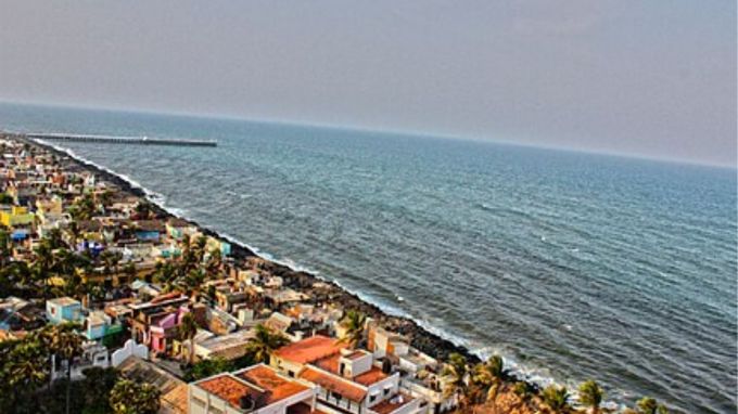 પુડુચેરી : આ વેલેન્ટાઈન, તમે તમારા જીવનસાથી સાથે સમય પસાર કરવા માટે પુડુચેરી જઈ શકો છો. જો તમે તમારા જીવનસાથી સાથે સમુદ્રની મુલાકાત લેવા માંગો છો, તો આ સ્થળ તમારા માટે શ્રેષ્ઠ છે. અહીં તમને ભારતીય અને ફ્રેન્ચ બંને સંસ્કૃતિ જોવા મળશે. તમે તમારા પાર્ટનર સાથે પુડુચેરીમાં ક્વોલિટી ટાઈમ વિતાવી શકો છો. ફેબ્રુઆરી મહિનો અહીં ફરવા માટે શ્રેષ્ઠ મહિનો માનવામાં આવે છે. કારણ કે આ સમયે પુડુચેરીનું હવામાન ખુશનુમા રહે છે. (પ્રતિકાત્મક તસવીર - photo -wikipedia)