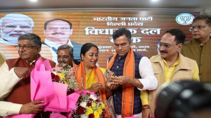 રેખા ગુપ્તાના પતિ મનીષ ગુપ્તા છે જે સ્પેરપાર્ટ્સના વેપારી છે. (Express Photo by Gajendra Yadav)