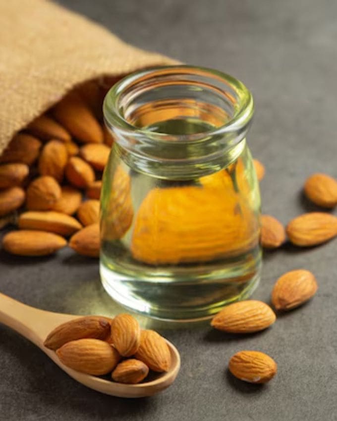 <strong>બદામનું તેલ અને દહીં : </strong>વાળમાં બદામનું તેલ અને દહીંનું મિશ્રણ લગાવવાના ઘણા ફાયદા છે. તે વાળને સીધા કરવામાં ફાયદાકારક છે. ઘરે આ મિશ્રણ તૈયાર કરવા માટે, બદામનું તેલ અને દહીં મિક્સ કરો, તેને 30 મિનિટથી 1 કલાક સુધી રાખો અને પછી વાળ ધોઈ લો.