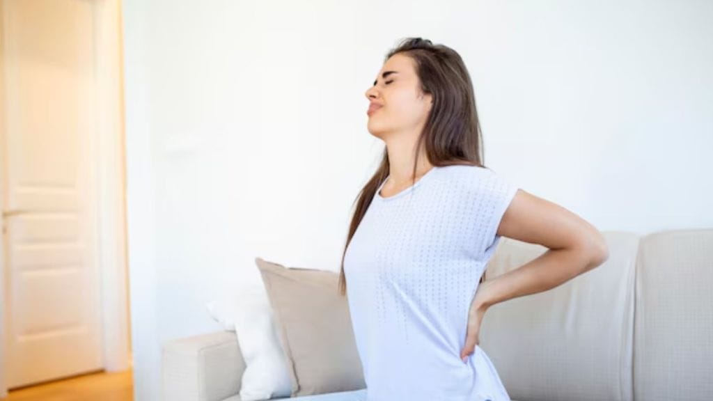 કમરના દુખાવાથી પરેશાન છો? આ ઘરેલુ ઉપચાર આપશે તરત રાહત