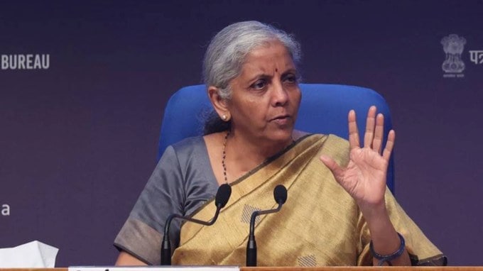 નાણામંત્રી નિર્મલા સીતારમણ આજે લોકસભામાં સતત આઠમી વખત બજેટ રજૂ કર્યું છે. મોદી સરકારના ત્રીજા કાર્યકાળનું આ બીજું પૂર્ણ બજેટ છે. અગાઉ સરકારે 23 જુલાઈ 2024ના રોજ 2024ની લોકસભા ચૂંટણી પછી પ્રથમ સામાન્ય બજેટ રજૂ કર્યું હતું. (તસવીર: Indian Express)