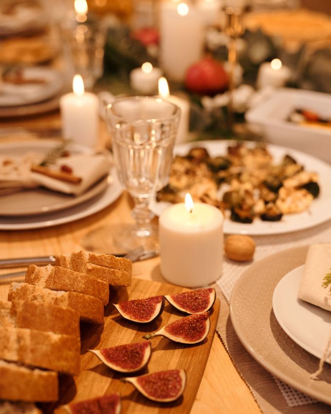 <strong>કેન્ડલ લાઇટ ડિનર </strong>: પ્રેમના આ અઠવાડિયામાં તમે કેન્ડલ લાઇટ ડિનરનું આયોજન કરીને તમારા પાર્ટનર પ્રત્યેનો પ્રેમ વ્યક્ત કરી શકો છો. આ એક ખૂબ જ સુંદર ભેટ હશે જેમાં તમે તમારા પાર્ટનરને ખાસ અનુભવ કરાવશો.