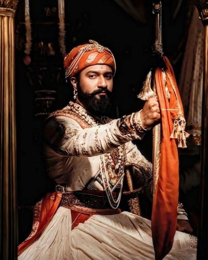 <strong>વિકી કૌશલ મુવી </strong>: આ ફિલ્મ <a href="https://gujarati.indianexpress.com/entertainment/chhaava-special-screening-vicky-kaushal-comes-with-katrina-kaif-and-family-valentine-day-sc/348350/" data-type="URL" data-id="https://gujarati.indianexpress.com/entertainment/chhaava-special-screening-vicky-kaushal-comes-with-katrina-kaif-and-family-valentine-day-sc/348350/">વિકી કૌશલ</a>ની મુખ્ય અભિનેતા તરીકેની પહેલી ફિલ્મ છે જેણે આ સિદ્ધિ મેળવી છે. અગાઉ, સંજુ, જેમાં તેણે સહાયક ભૂમિકા ભજવી હતી, તેણે પણ 300 કરોડ રૂપિયાનો આંકડો પાર કર્યો હતો. રશ્મિકા મંદન્ના માટે, પુષ્પા 2 અને એનિમલ પછી ક્લબમાં આ ત્રીજી એન્ટ્રી છે.